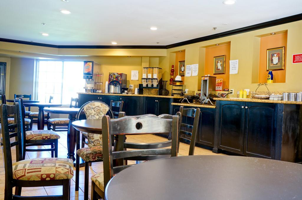 Ramada By Wyndham Ontario Hotel Eksteriør billede