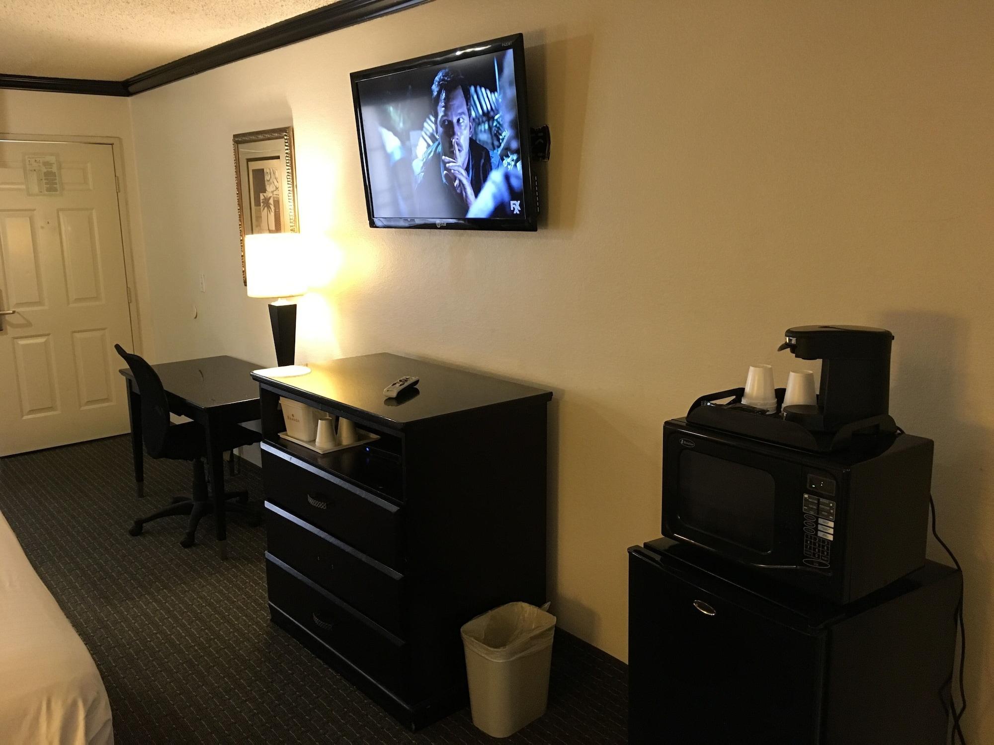 Ramada By Wyndham Ontario Hotel Eksteriør billede