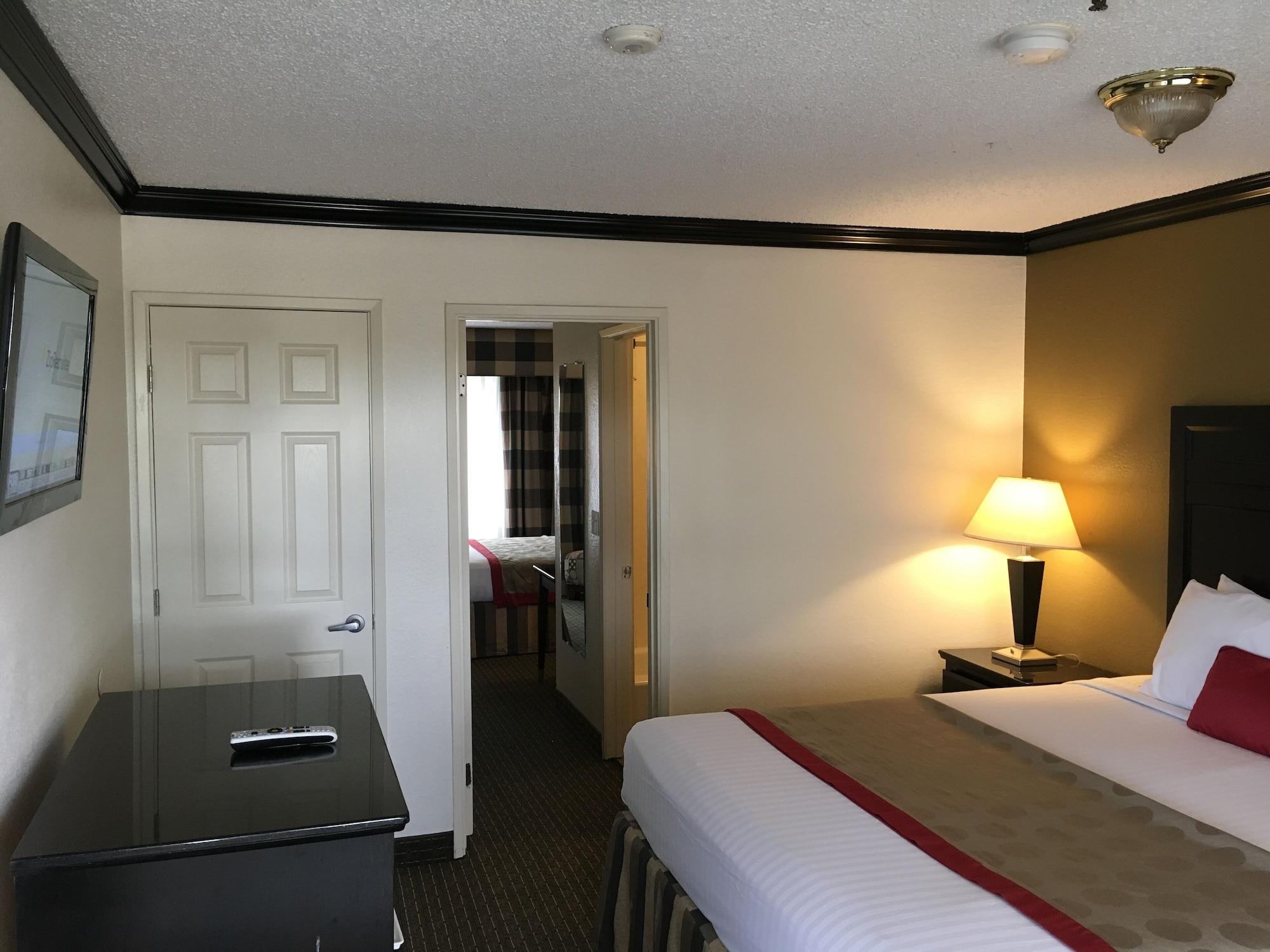 Ramada By Wyndham Ontario Hotel Eksteriør billede