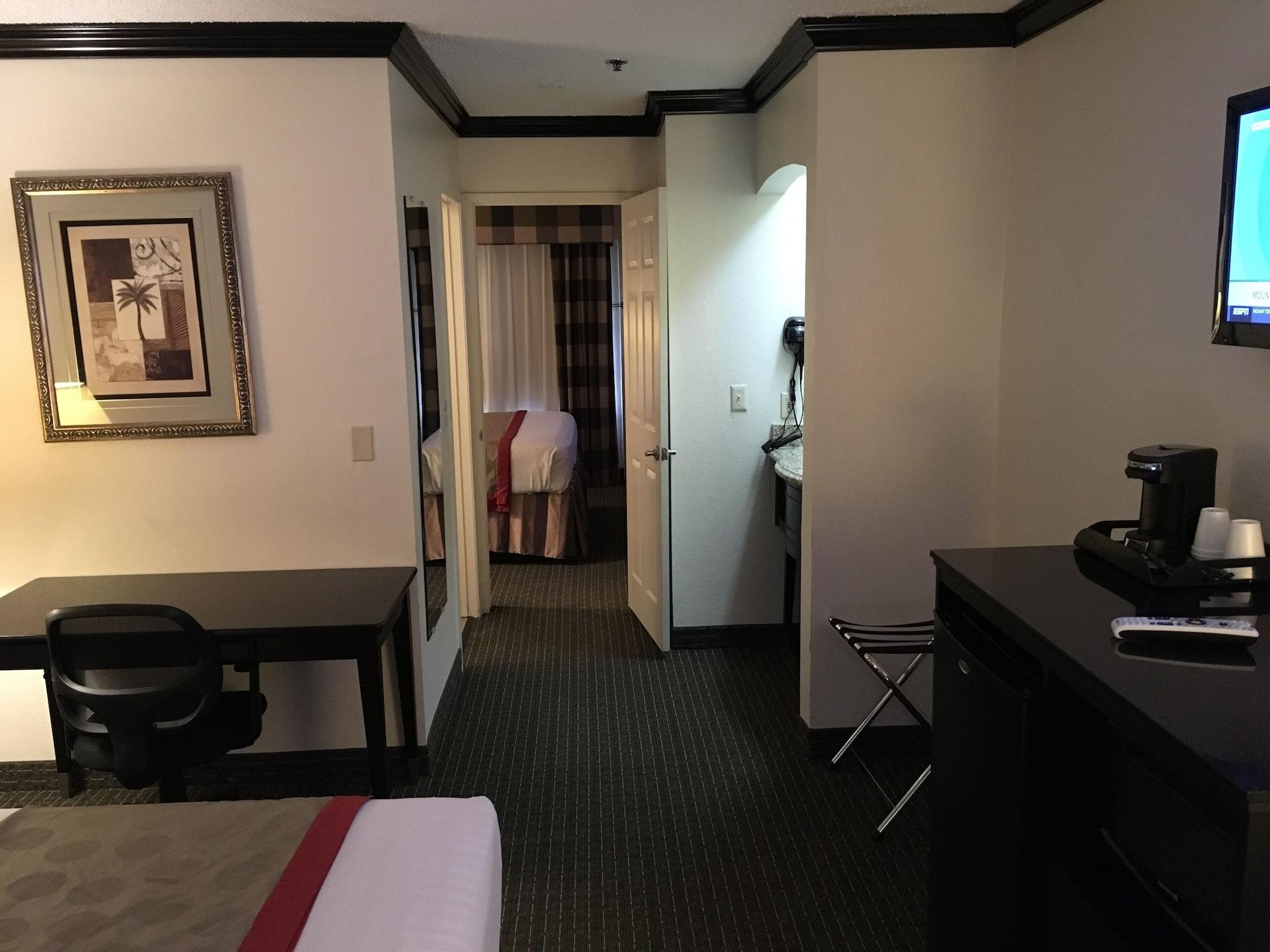 Ramada By Wyndham Ontario Hotel Eksteriør billede