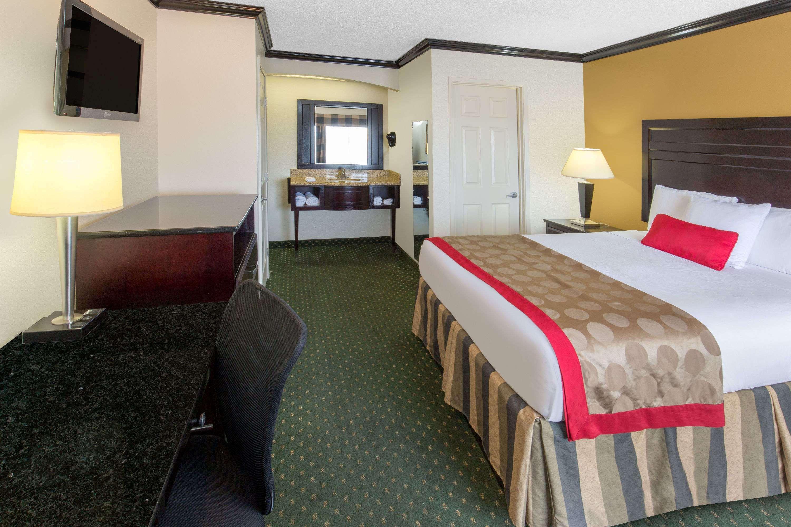 Ramada By Wyndham Ontario Hotel Eksteriør billede