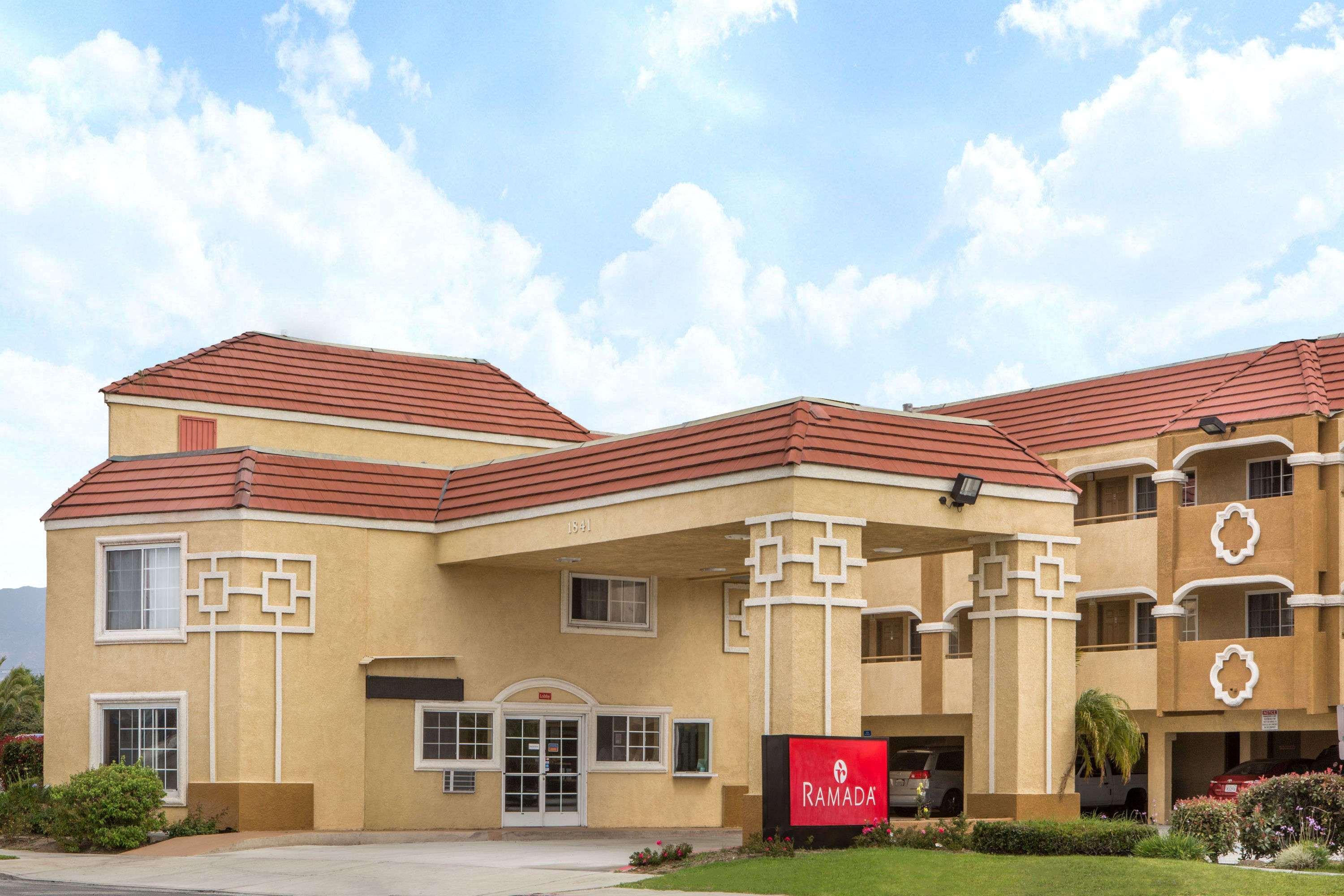 Ramada By Wyndham Ontario Hotel Eksteriør billede