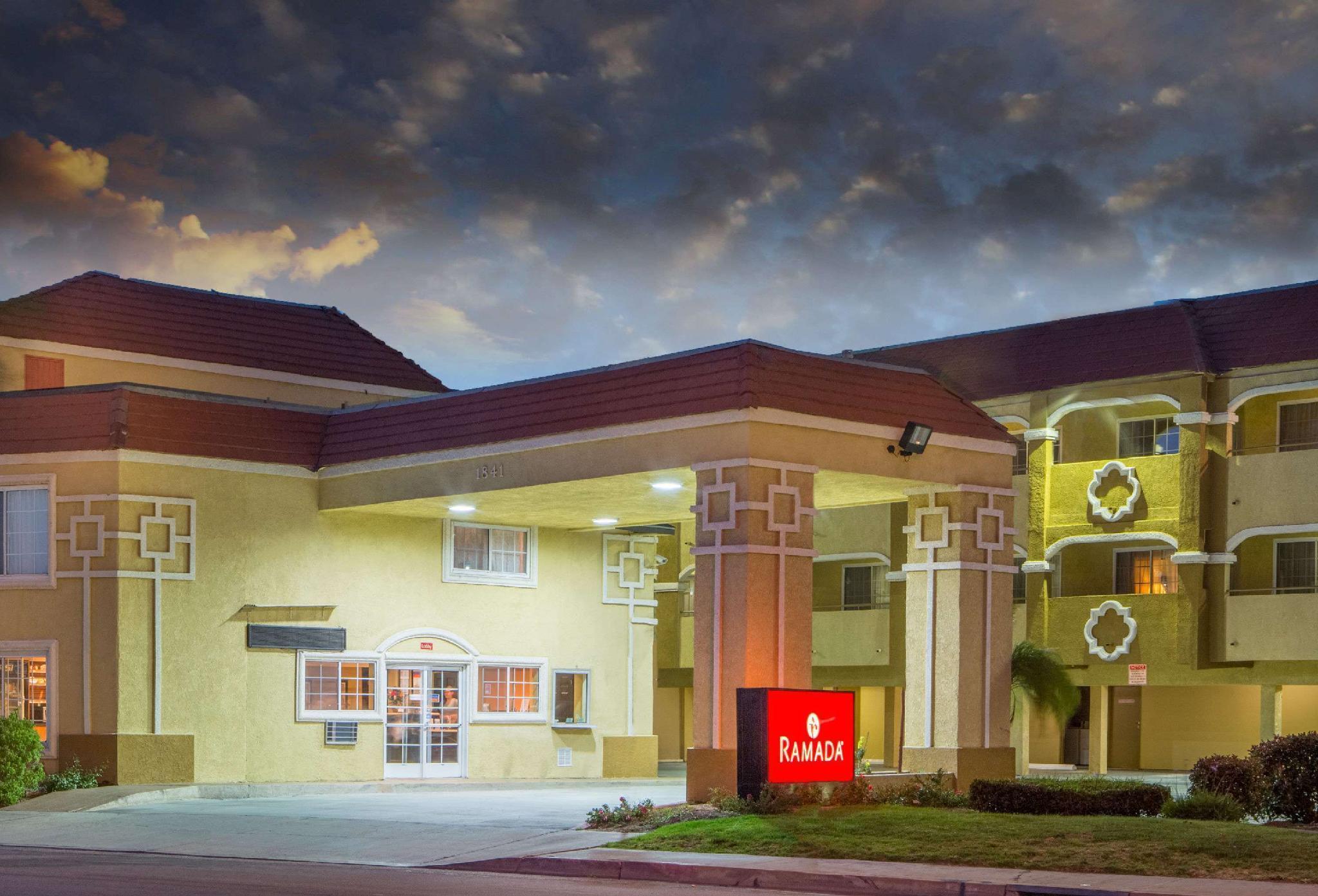 Ramada By Wyndham Ontario Hotel Eksteriør billede