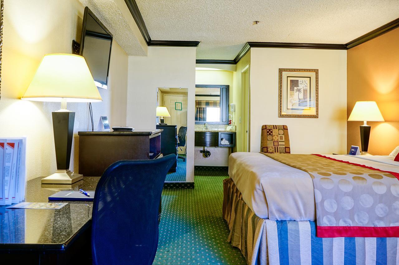 Ramada By Wyndham Ontario Hotel Værelse billede