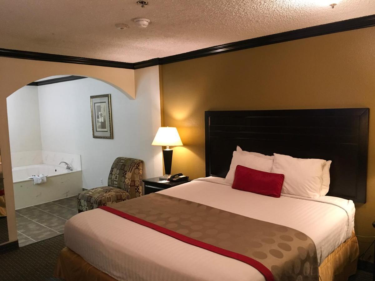 Ramada By Wyndham Ontario Hotel Eksteriør billede